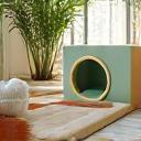 안전하게 울타리 쳐진 소형 동물 활동 공간